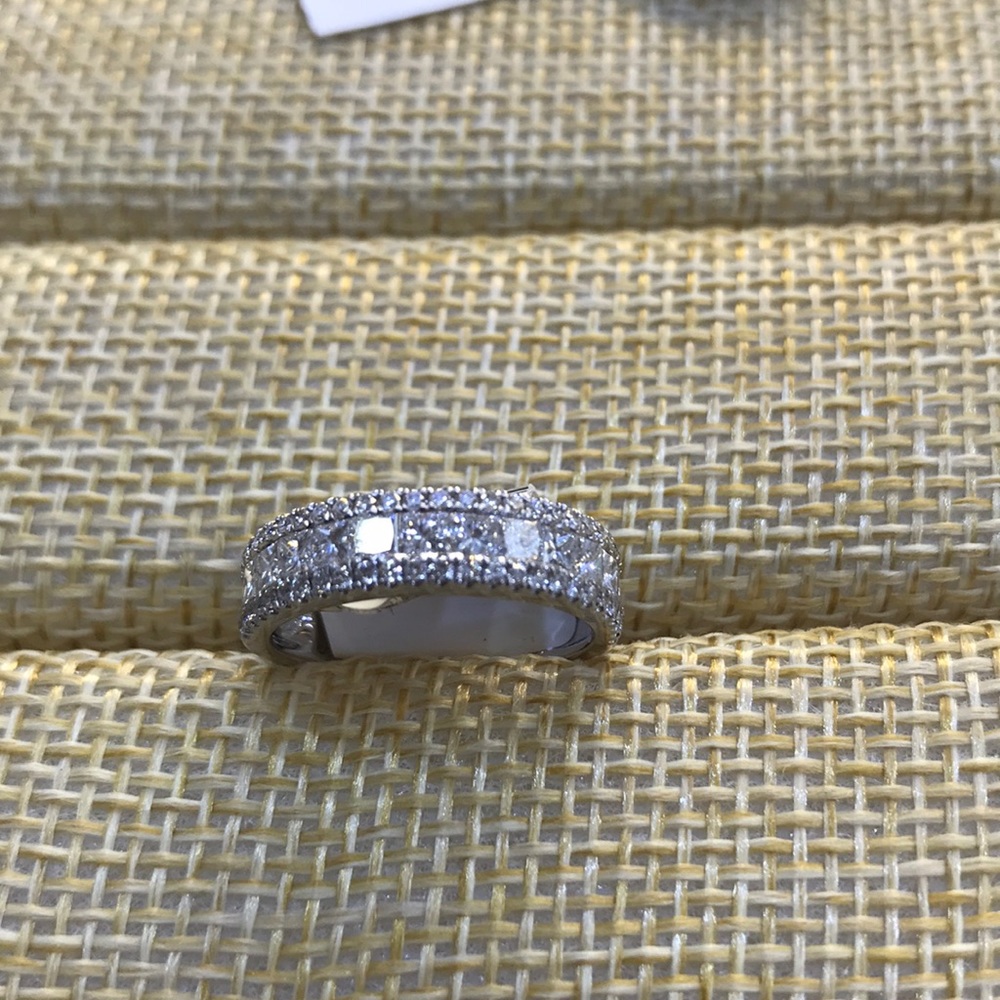 18kt White Gold Diamond Ring - Picture 1 of 1